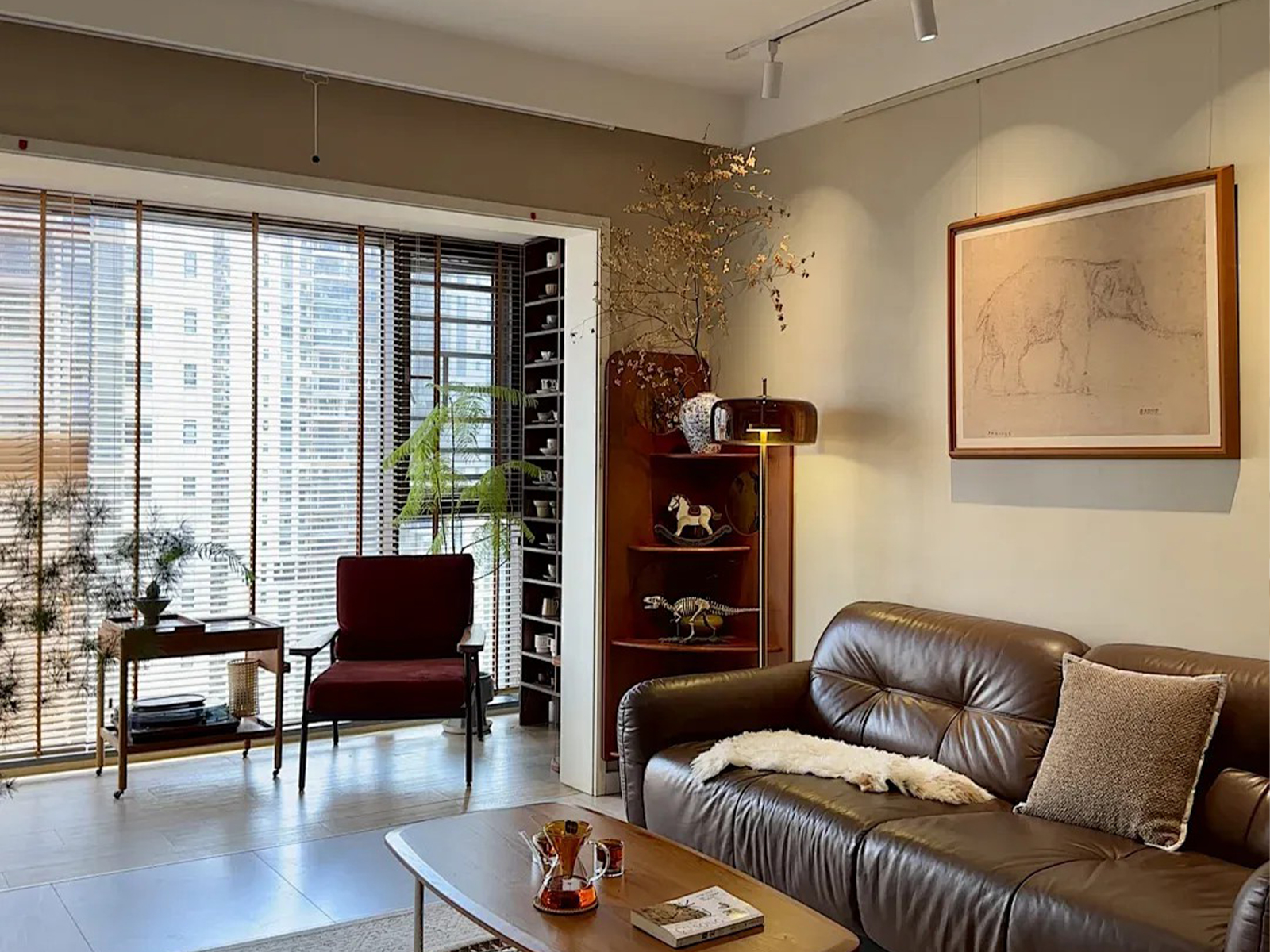 香港西半山客廳牆布翻新案例 奶油風書香氣 奧壁森 AOBISEN Mid-Levels Hong Kong Living Room Wallcovering Renovation Cream Style